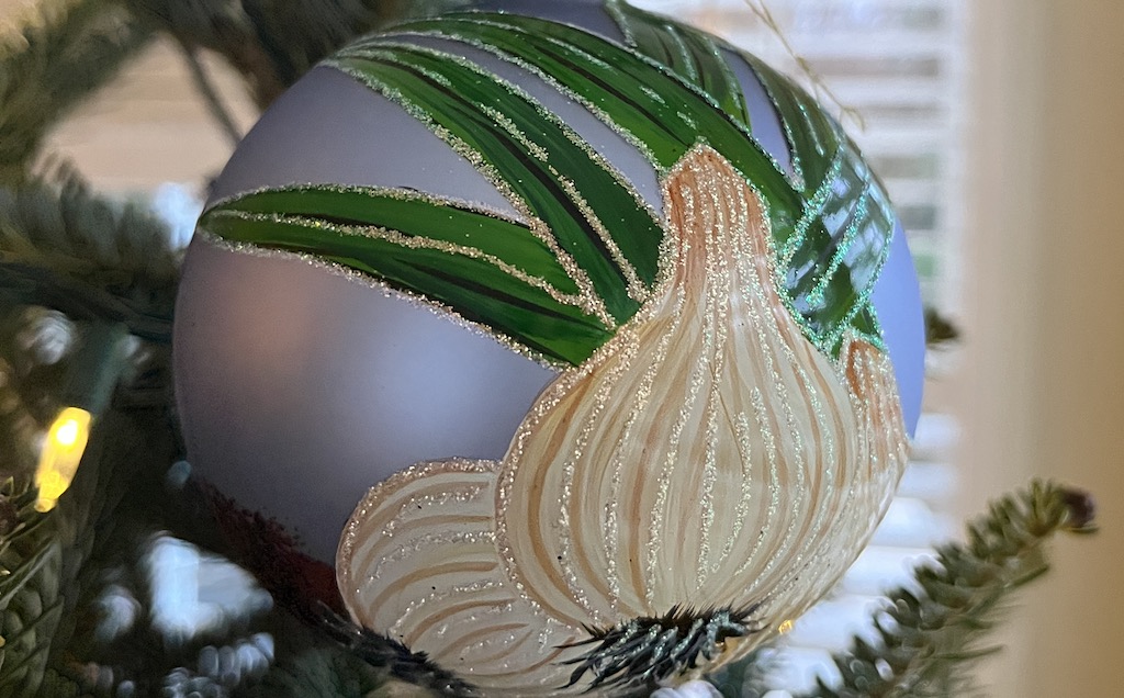 Vidalia onion ornament (cropped)